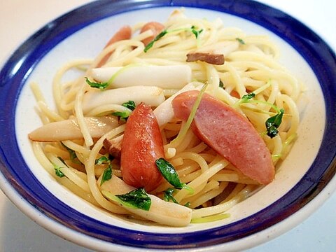 ウインナーとエリンギと豆苗のパスタ